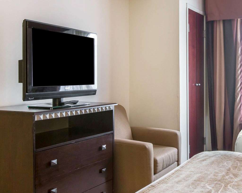comfort suites atlanta airport