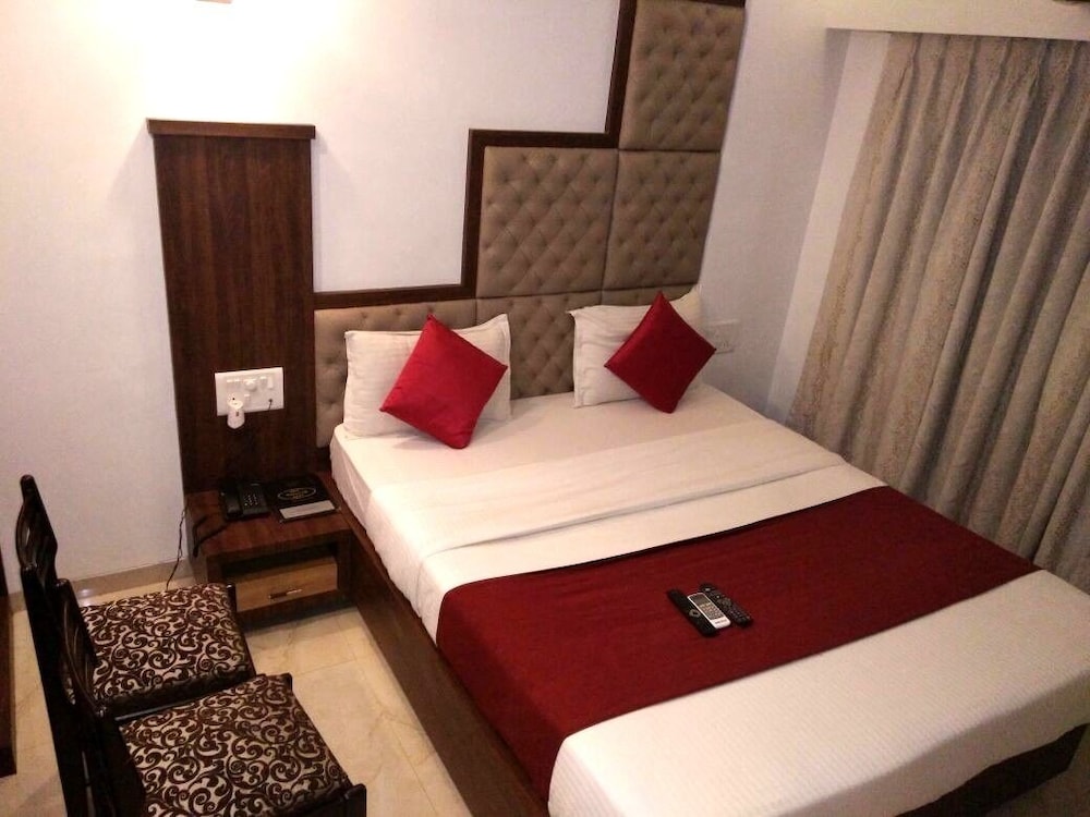 hotel shelter palace