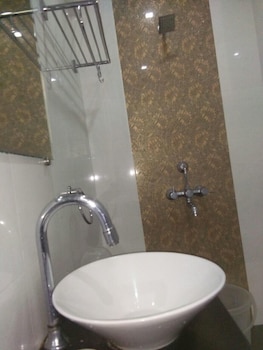 hotel shelter palace