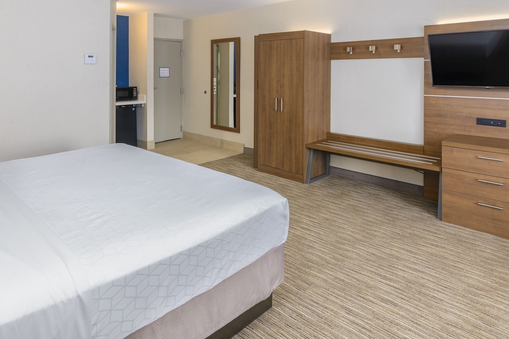 holiday inn express southington by ihg