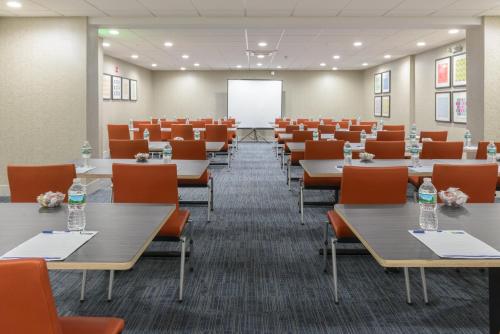 holiday inn express southington by ihg