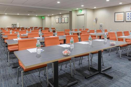holiday inn express southington by ihg