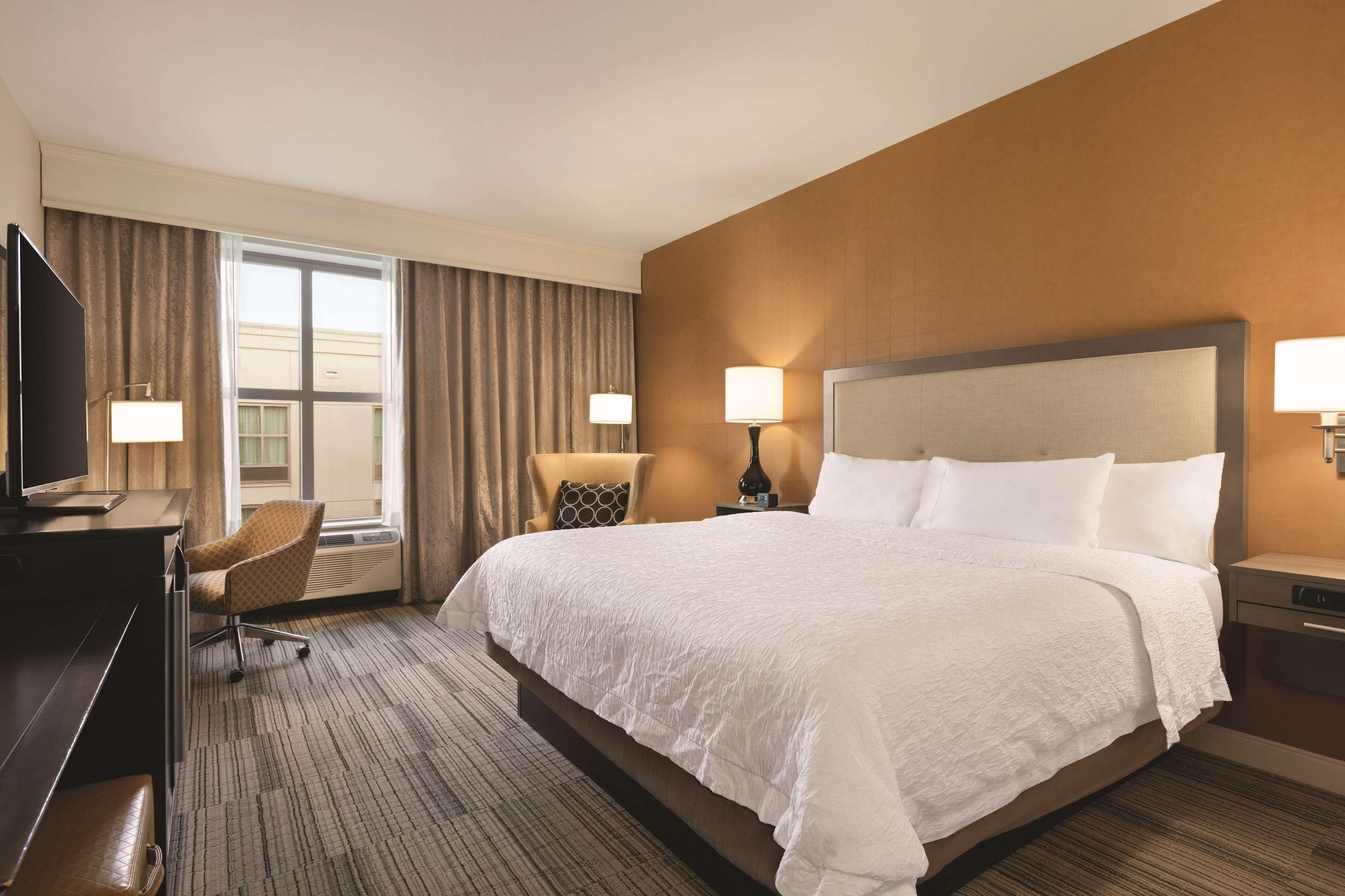 hampton inn and suites roanoke downtown