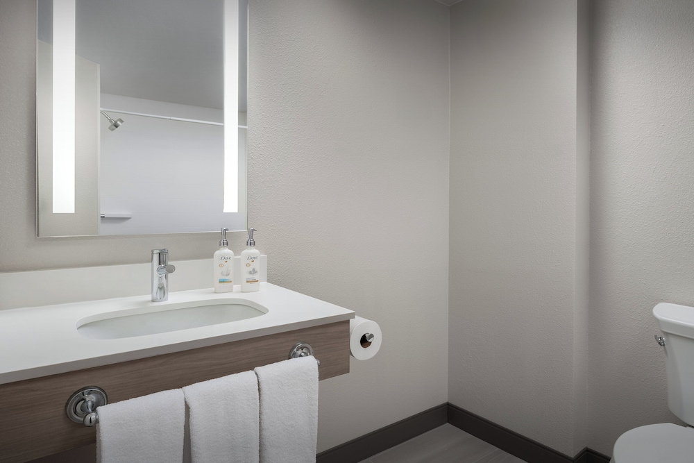 holiday inn express spokane airport by ihg