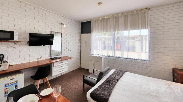 sun centre motel