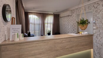 Hamilton's Henry Parkes Motor Inn, Parkes,New South Wales>>Parkes,4 star