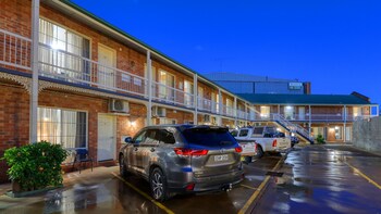 Hamilton's Henry Parkes Motor Inn, Parkes,New South Wales>>Parkes,4 star