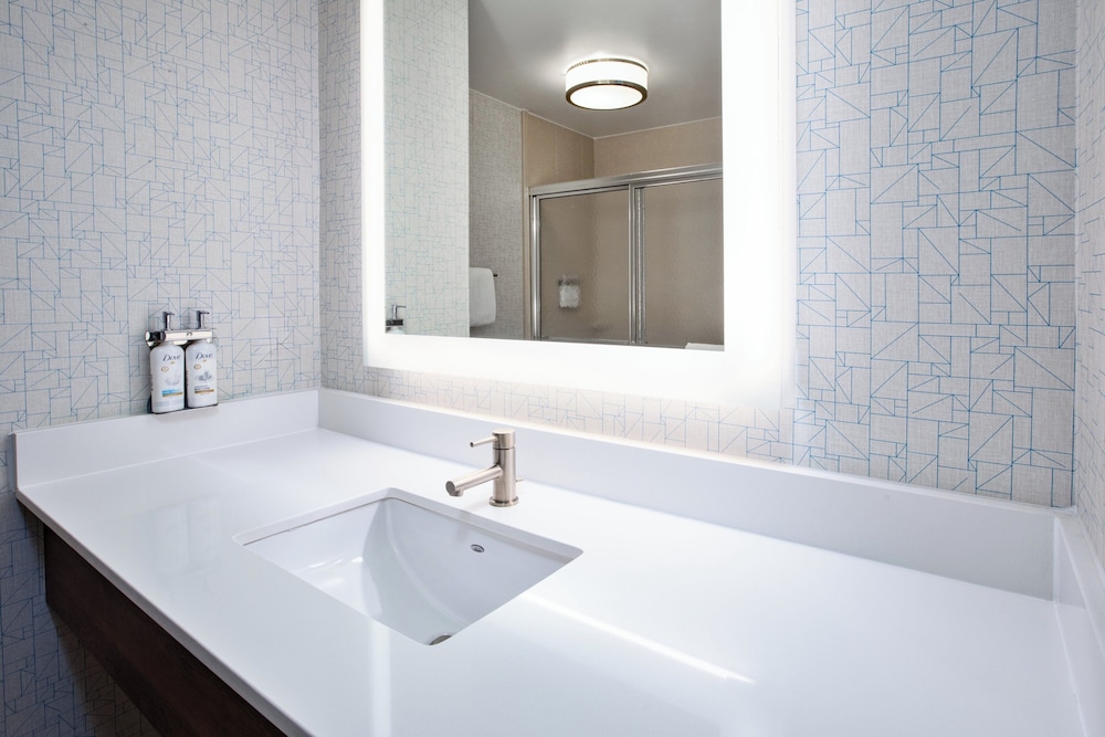holiday inn express hotel and suites auburn hills by ihg