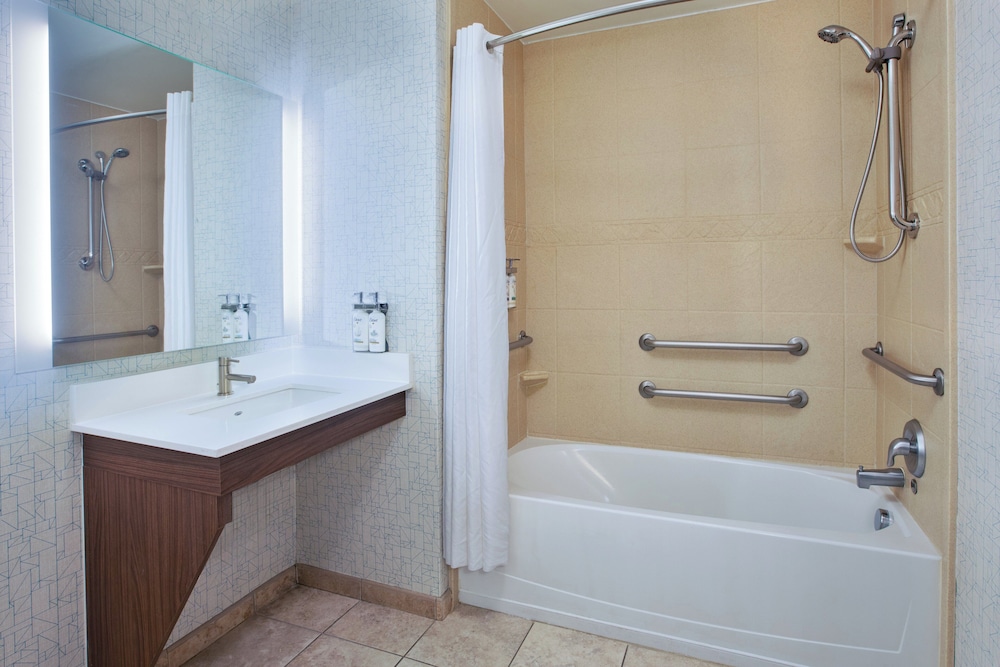holiday inn express hotel and suites auburn hills by ihg