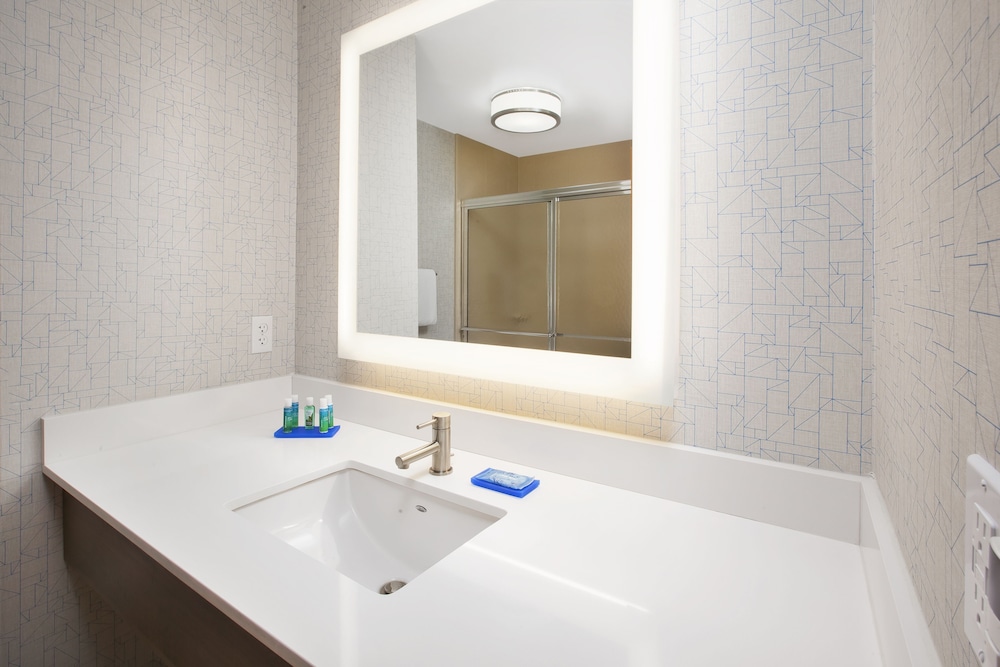 holiday inn express hotel and suites auburn hills by ihg
