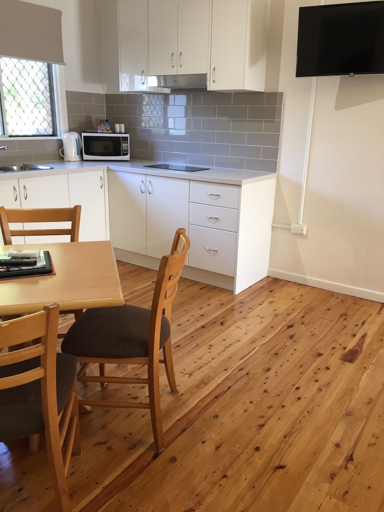 ruthven street motor inn