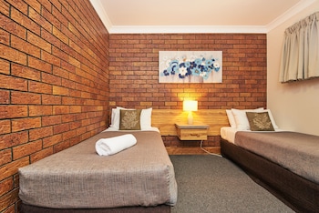 ruthven street motor inn