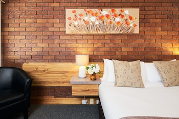 ruthven street motor inn