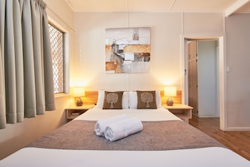 ruthven street motor inn