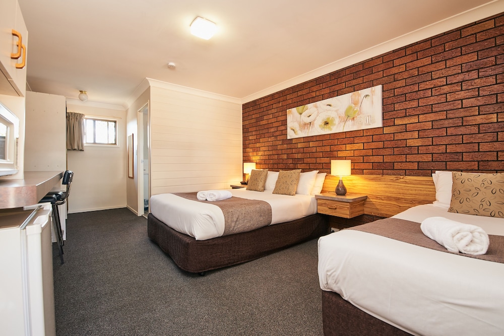 ruthven street motor inn