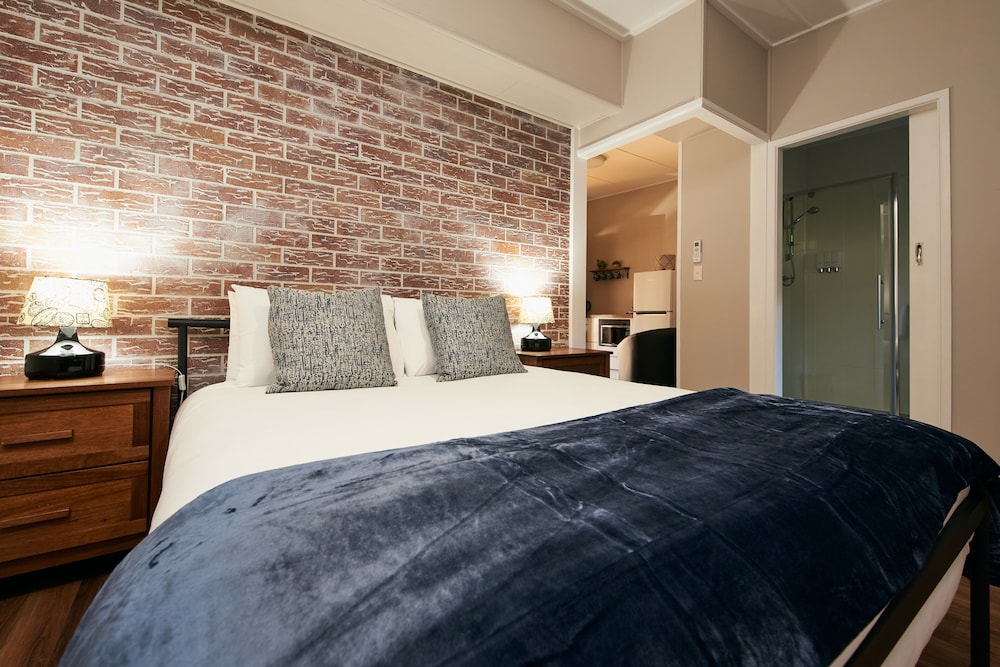 ruthven street motor inn