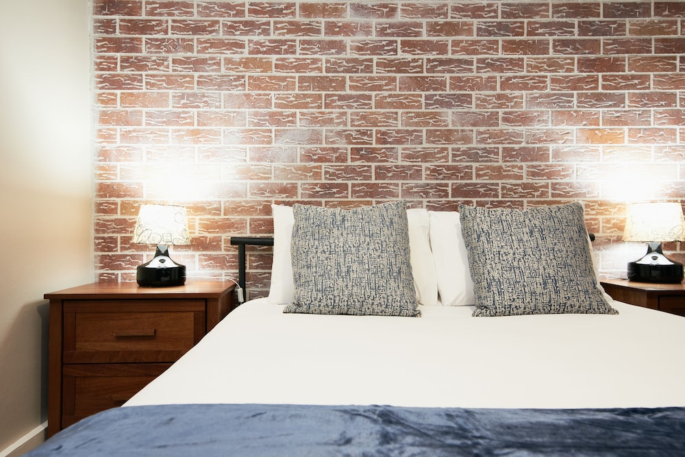 ruthven street motor inn