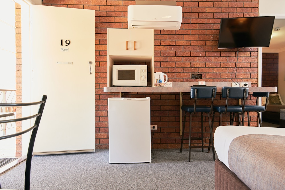 ruthven street motor inn