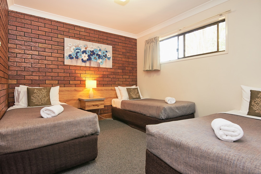 ruthven street motor inn