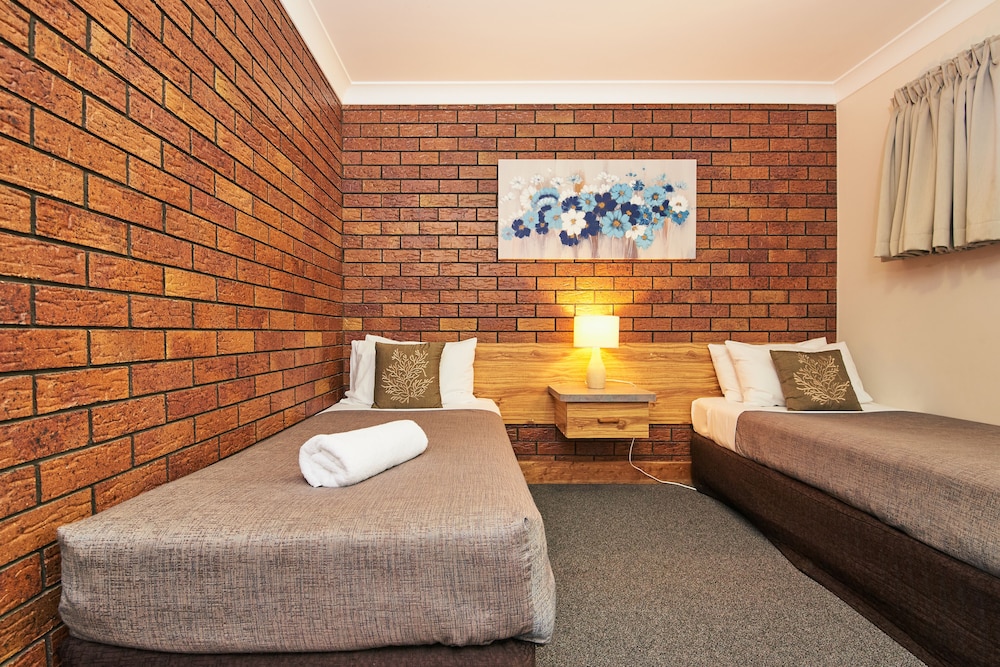 ruthven street motor inn