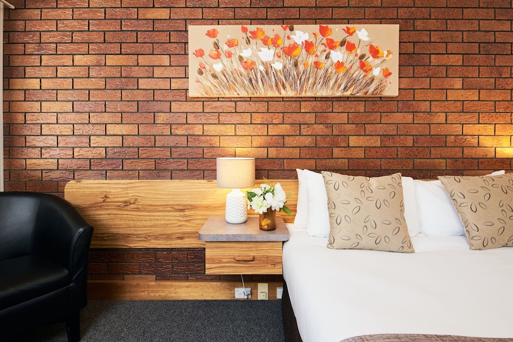 ruthven street motor inn