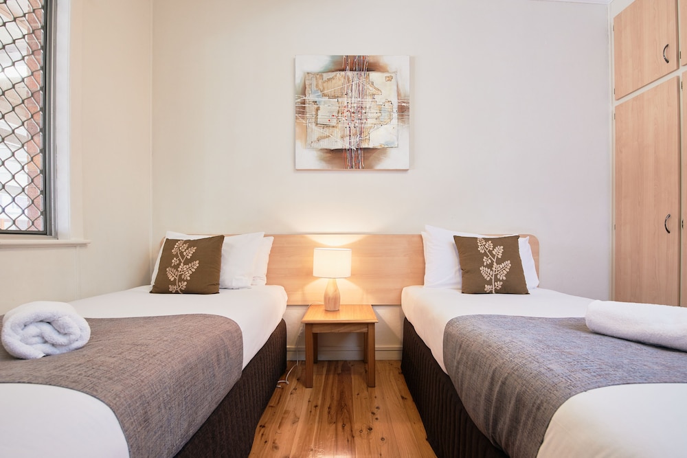 ruthven street motor inn