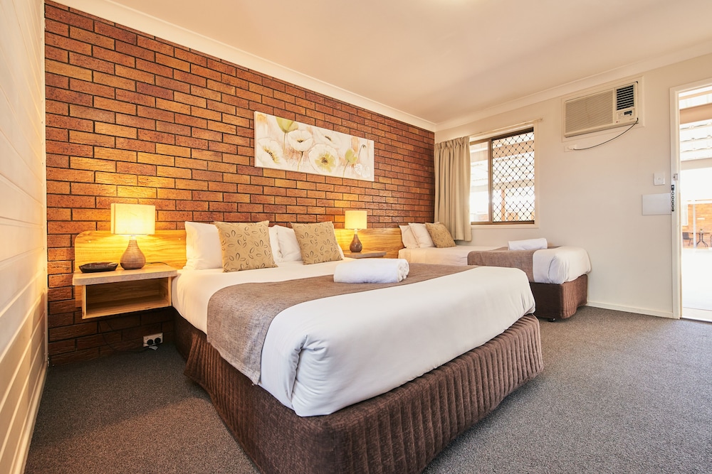 ruthven street motor inn