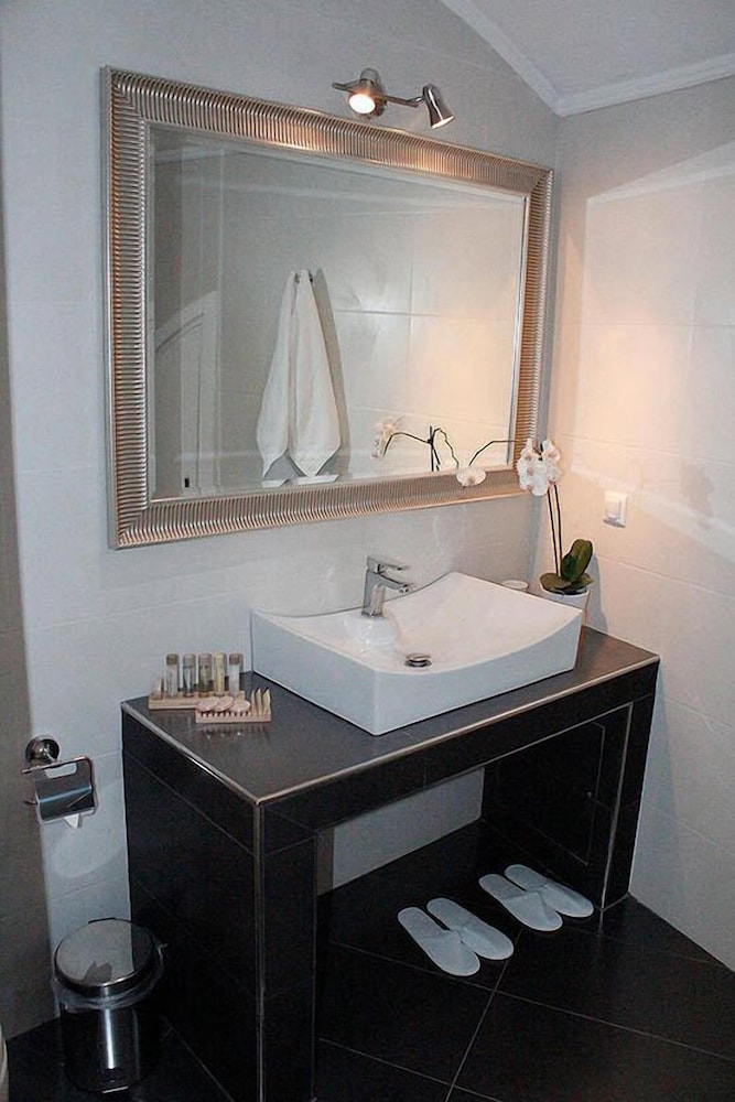 archontiko santorini