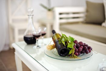 archontiko santorini