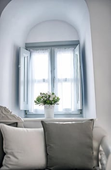 archontiko santorini