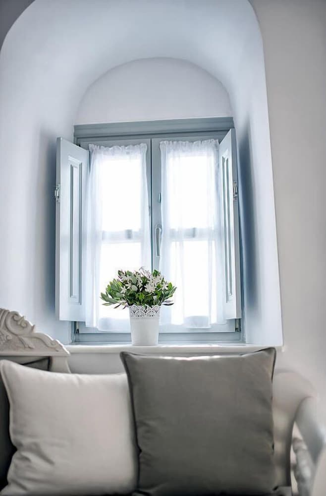 archontiko santorini