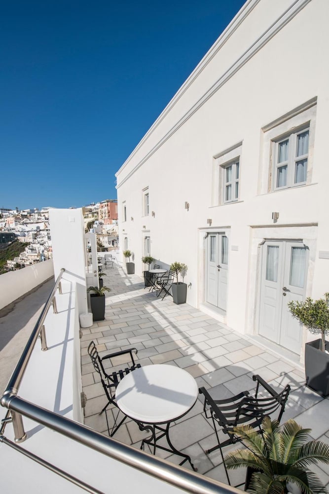 archontiko santorini