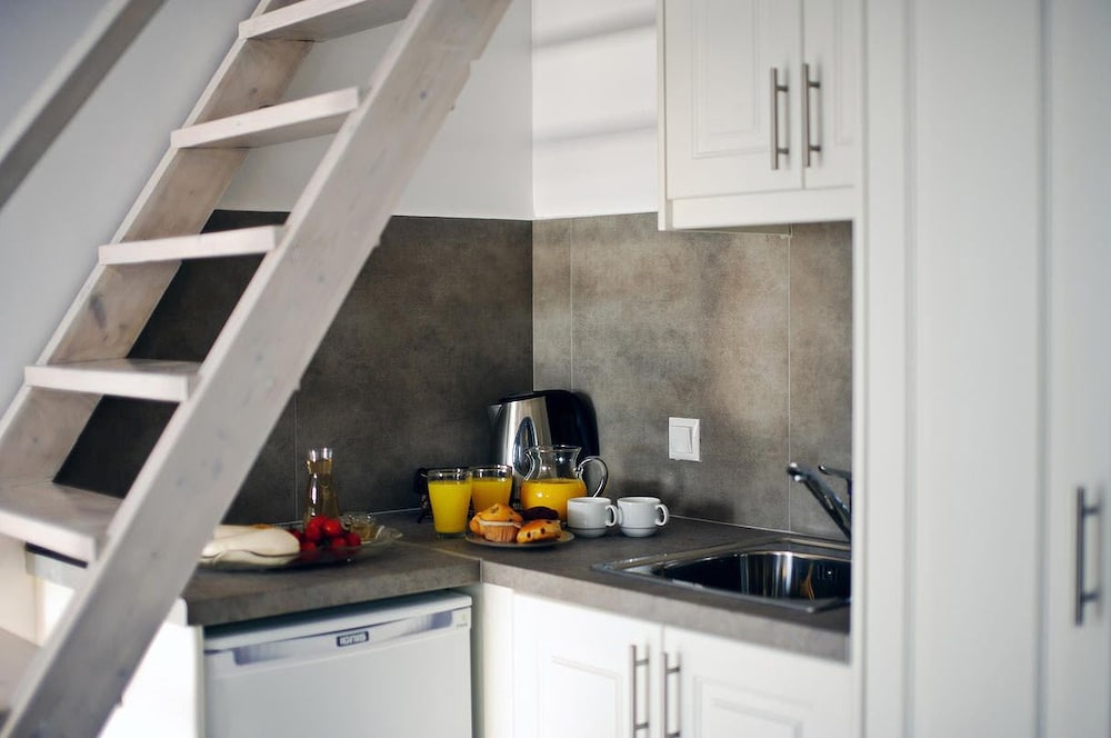 archontiko santorini