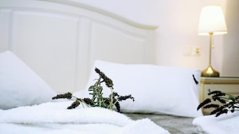 archontiko santorini