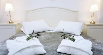 archontiko santorini