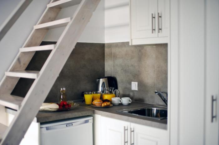 archontiko santorini