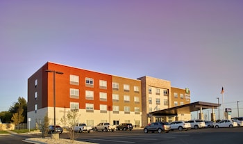 holiday inn express and suites claremore