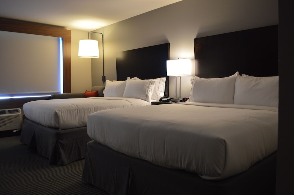 holiday inn express and suites claremore