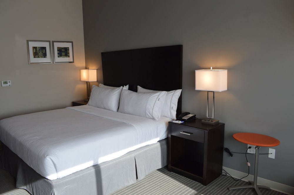 holiday inn express and suites claremore