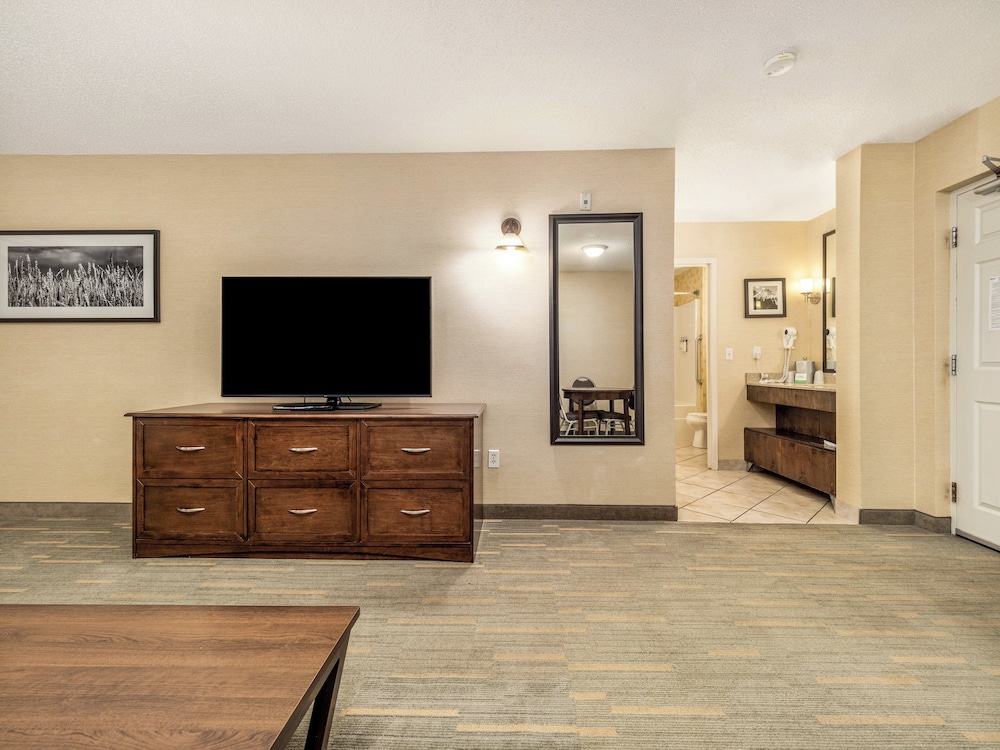 holiday inn lethbridge by ihg
