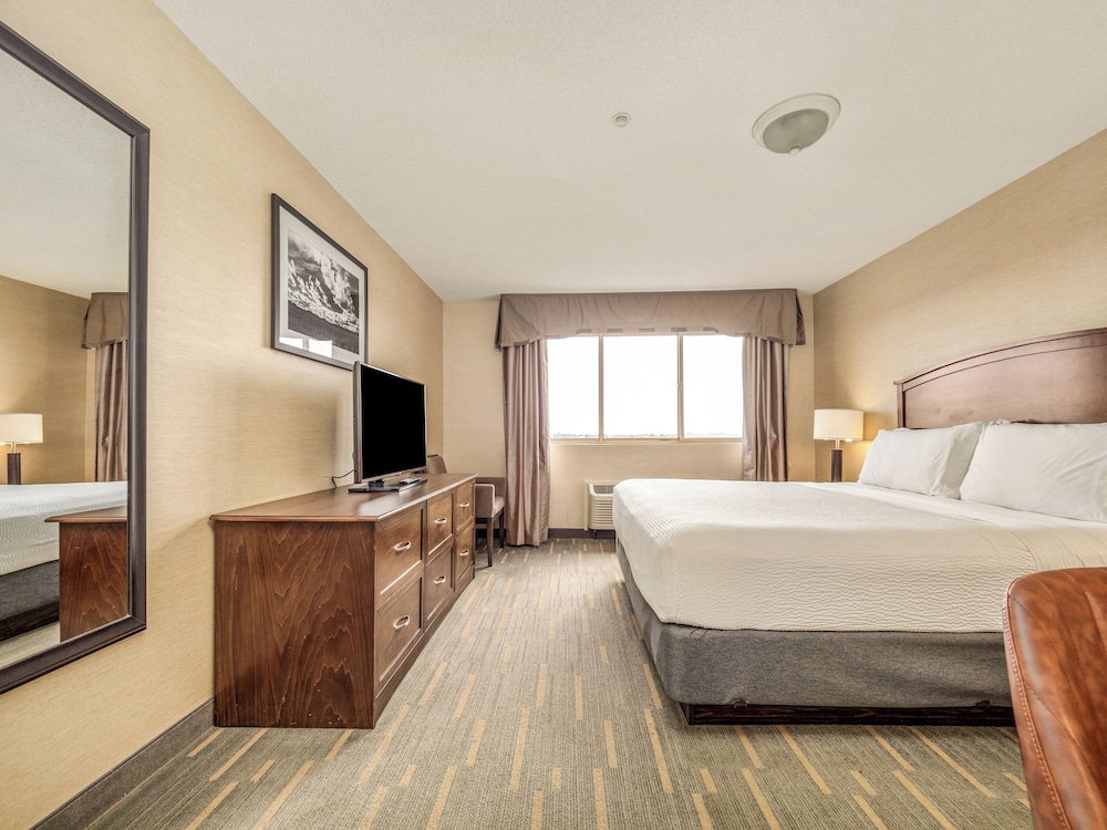 holiday inn lethbridge by ihg