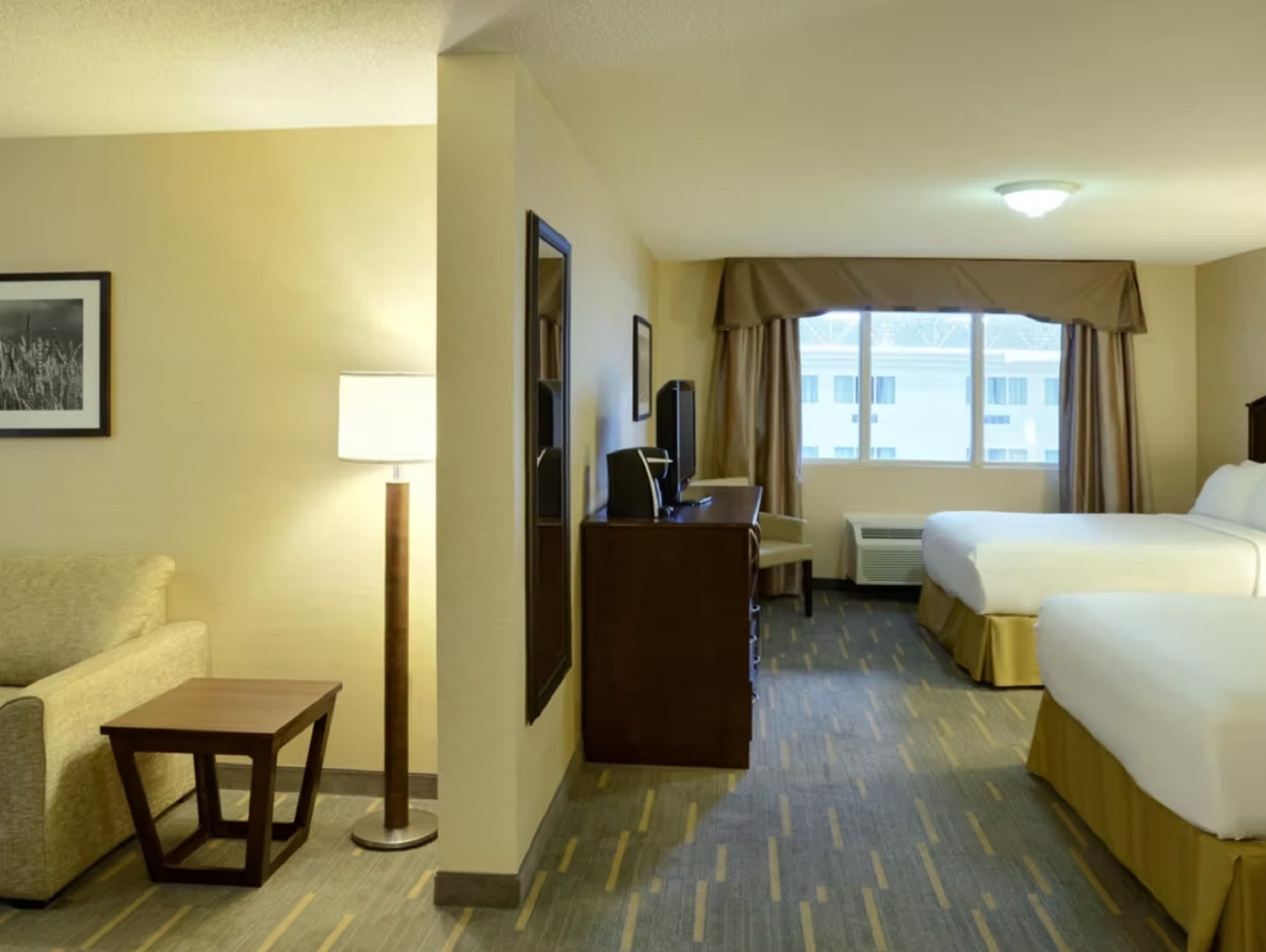 holiday inn lethbridge by ihg