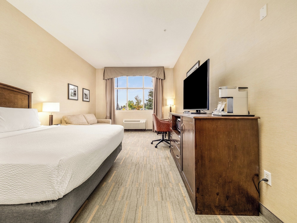 holiday inn lethbridge by ihg