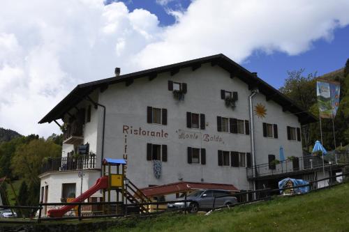 rifugio monte baldo