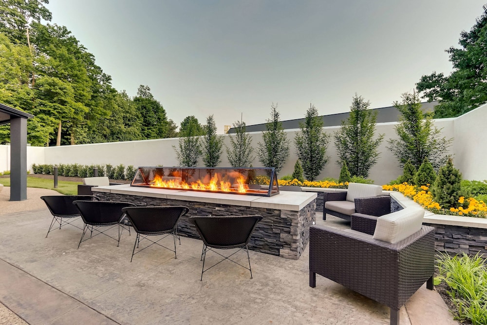 courtyard lexington south hamburg place