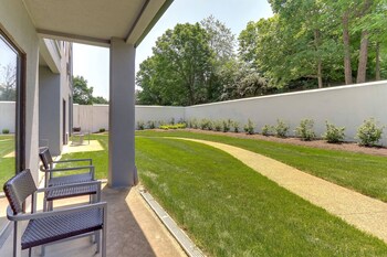 courtyard lexington south hamburg place