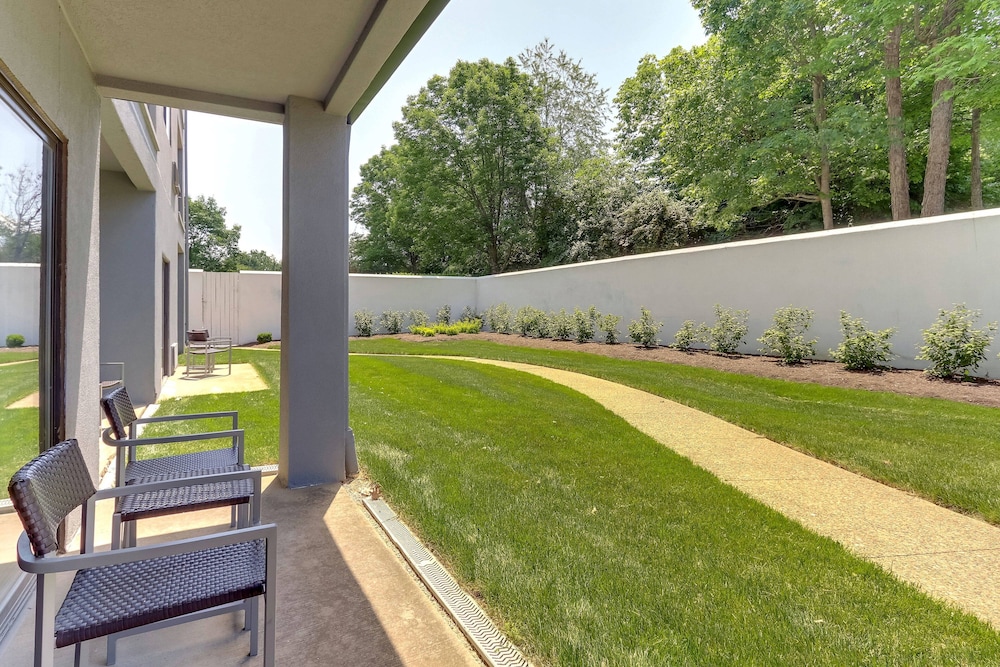 courtyard lexington south hamburg place