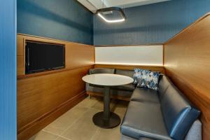 courtyard lexington south hamburg place