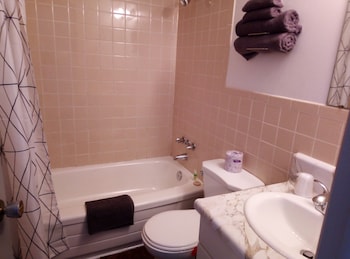 Tobermory Inn & Suites,,2 star