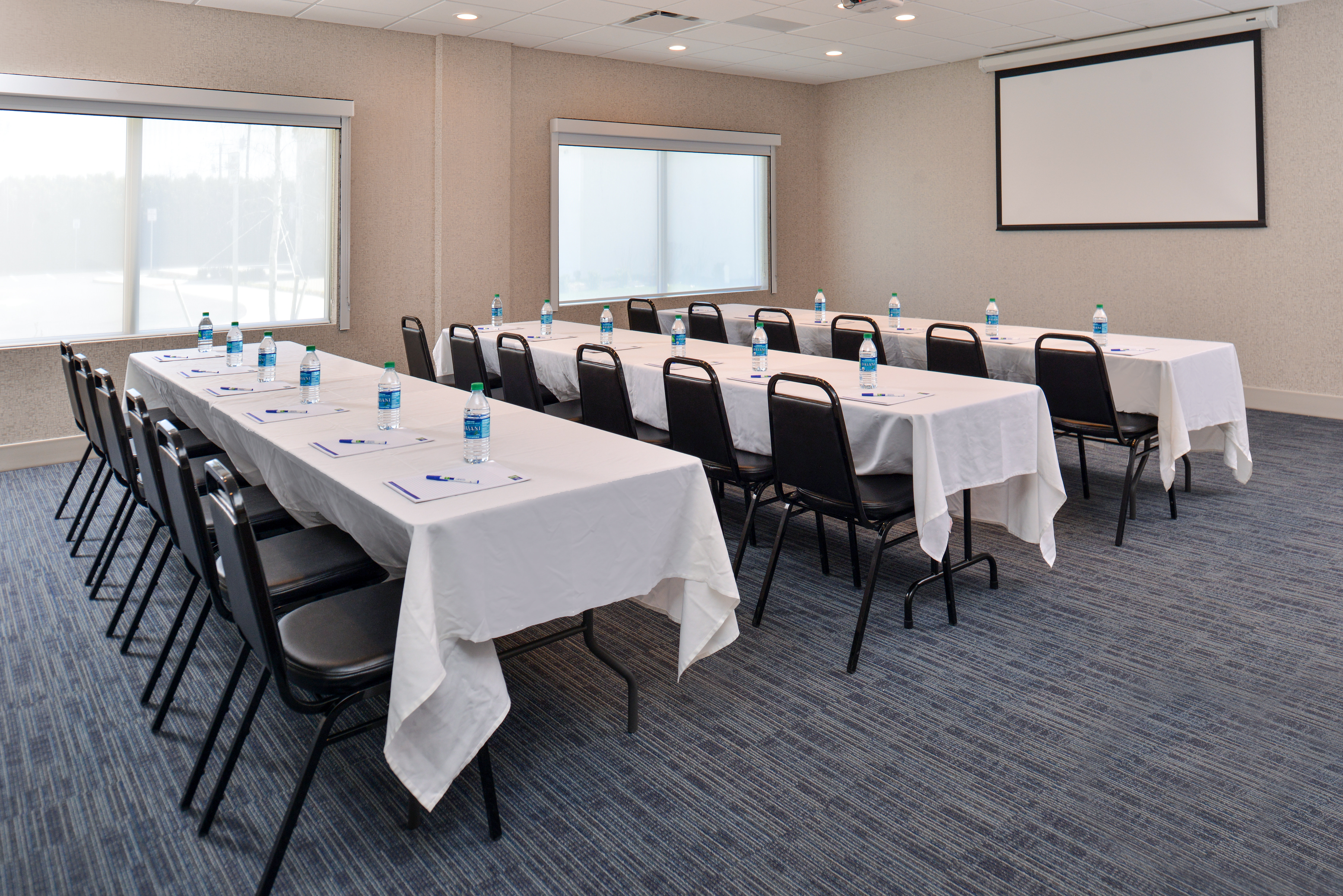 holiday inn express and suites farmington hills detroit